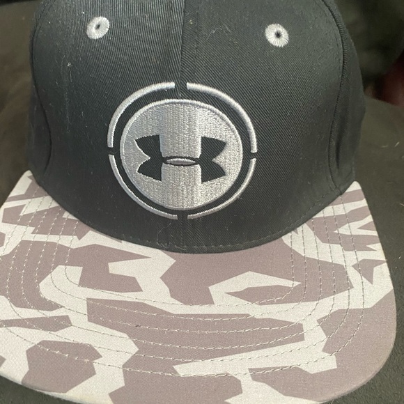 Under armor baseball hat - Picture 1 of 4